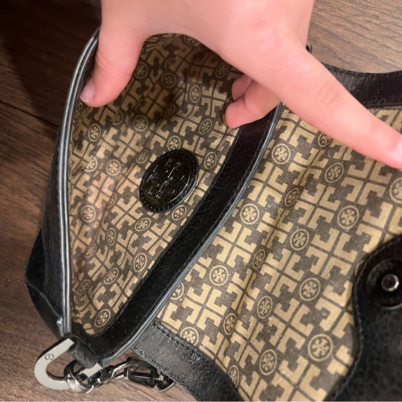 Tory Burch Black Mini Robinson Clutch and Crossbody with Black Chain Strap - Picture 7 of 8